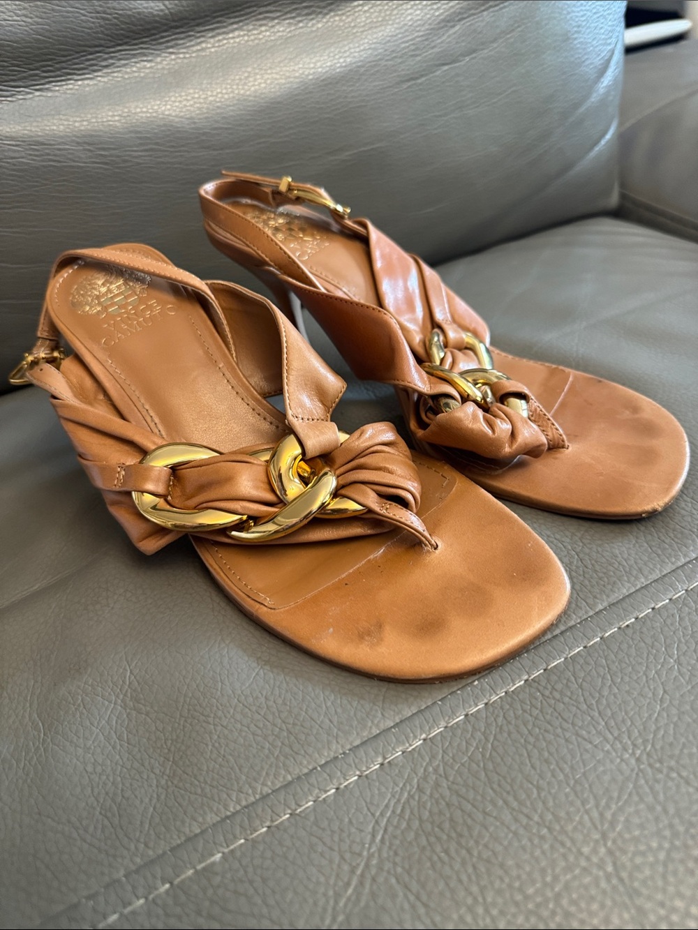 Vince Camuto Tan Leather Knot Toe Ring Sandals with Gold Chain size 8.5